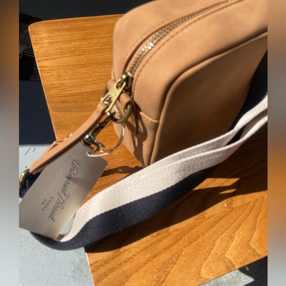 Crossbody Universal Thread purse bag - Picture 5 of 9